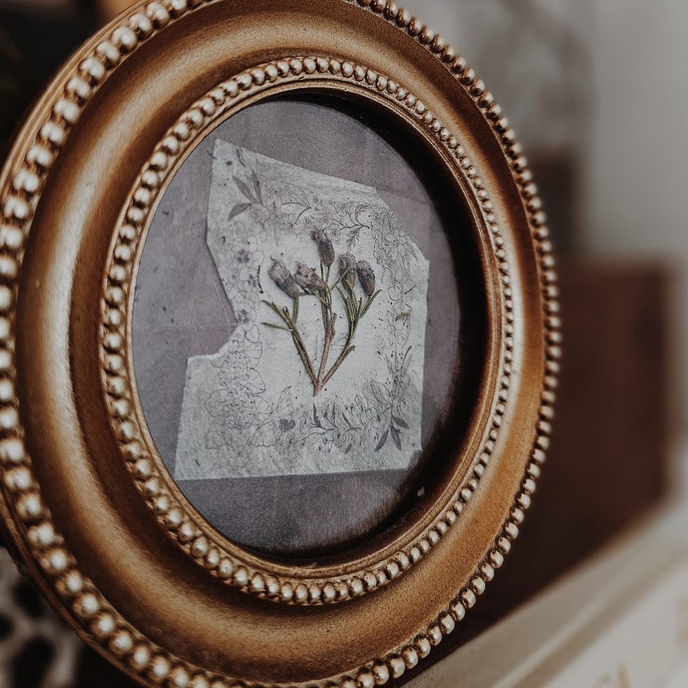 Round Gold Beaded Frame With Handmade Flower Pressed & Distressed Art - Picture 2 of 3